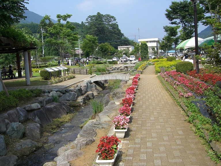 surrounded by flower beds | Michinoeki Doshi