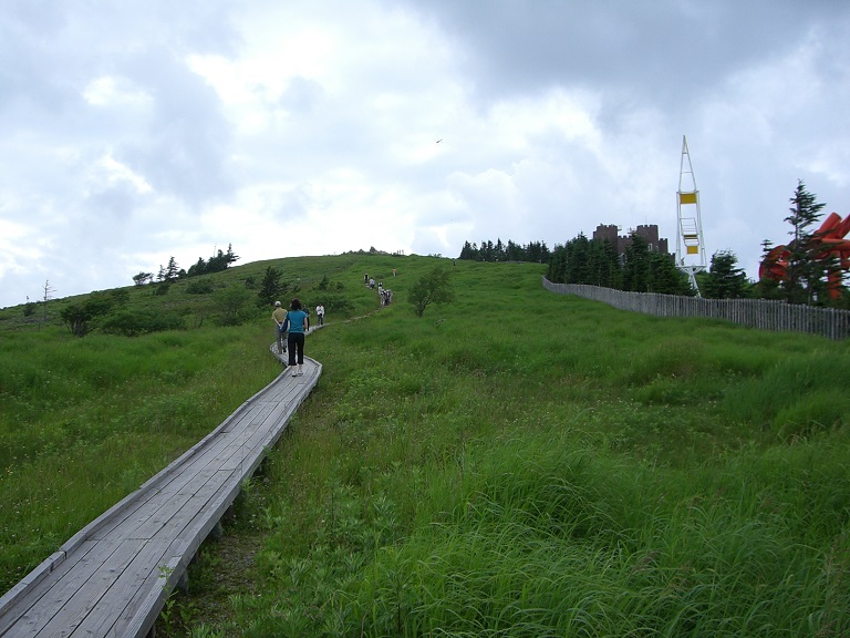 Walkway to the summit | Michinoeki Utsukushigahara Open-Air Museum