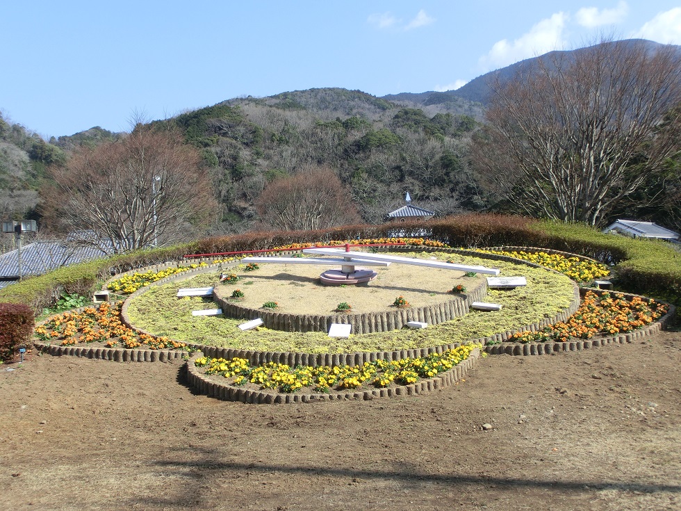 Flower Clock | Michinoeki Hana-no-sanseien Izumatsuzaki