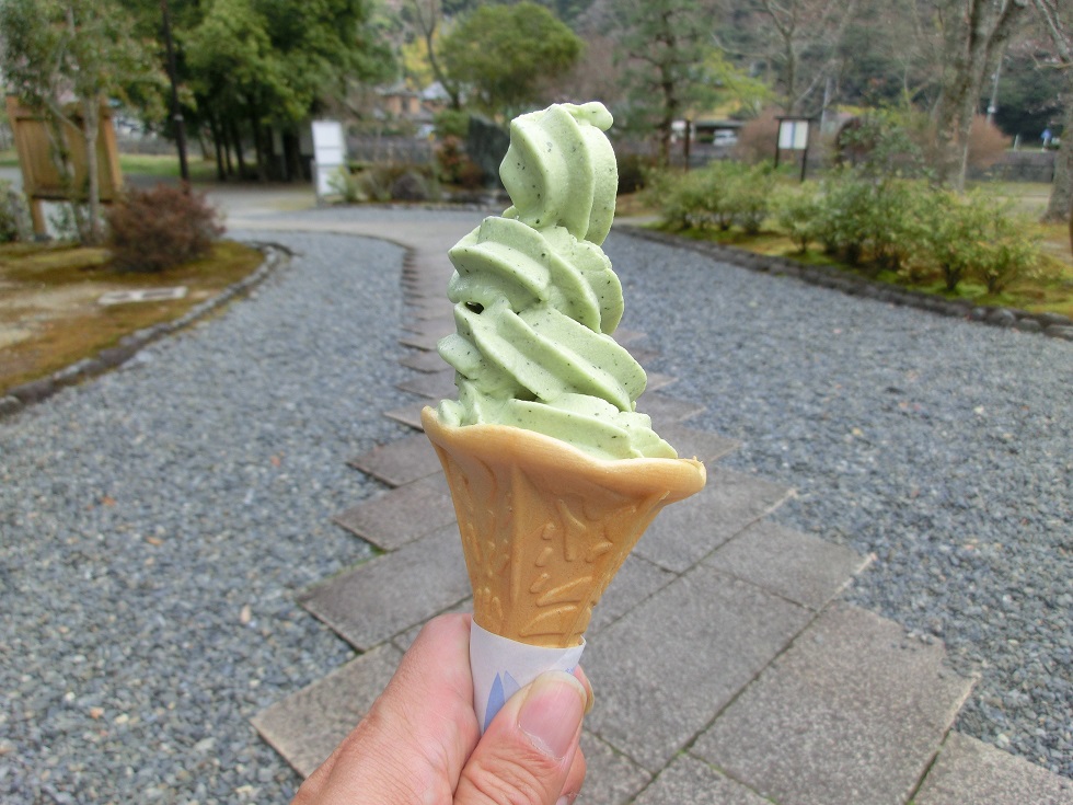 Gyokuro soft service ice cream | Michinoeki Gyokuro no Sato