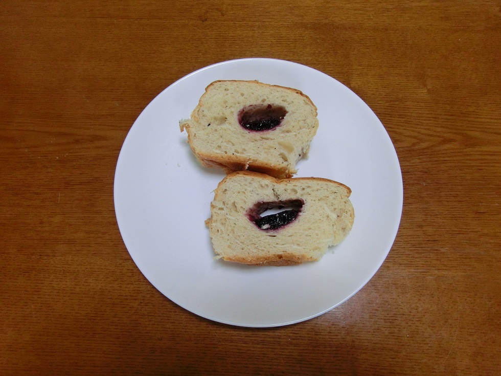 Blueberry RollBread | Michinoeki Toyone Greenport Miyajima