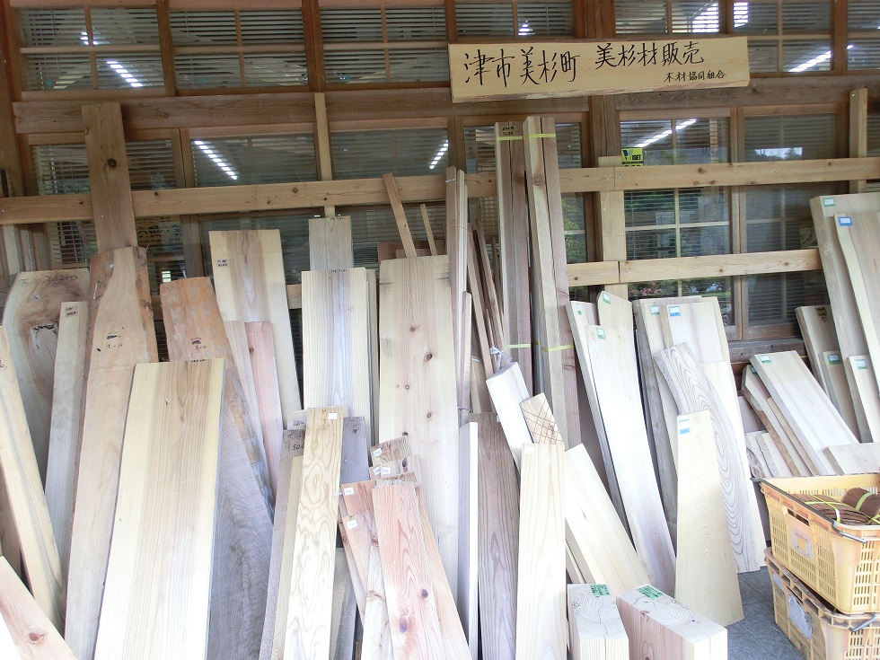 Misugi Lumber | Michinoeki Misugi Sta.