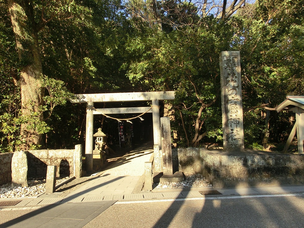 Hananoiwaya shrine | Michinoeki Kumano・Hananoiwaya