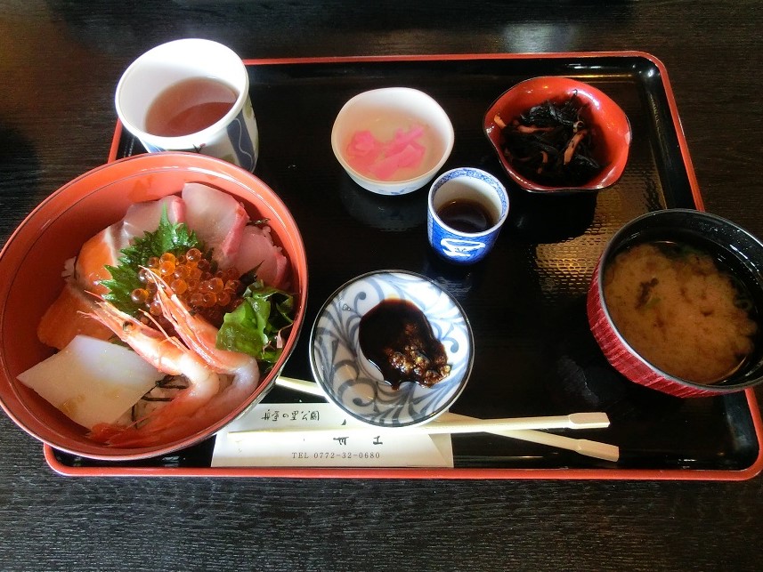 Kaisendon(bowl of rice top with sashimi) | Michinoeki Funaya no Sato Ine